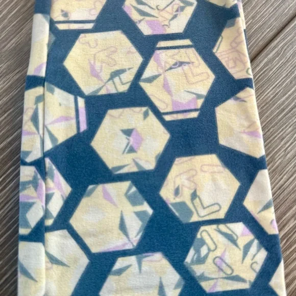 LulaRoe leggings OS - LuLa is known for their butter soft leggings!! - Picture 3 of 3